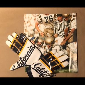 UCLA Football gloves 💛💙